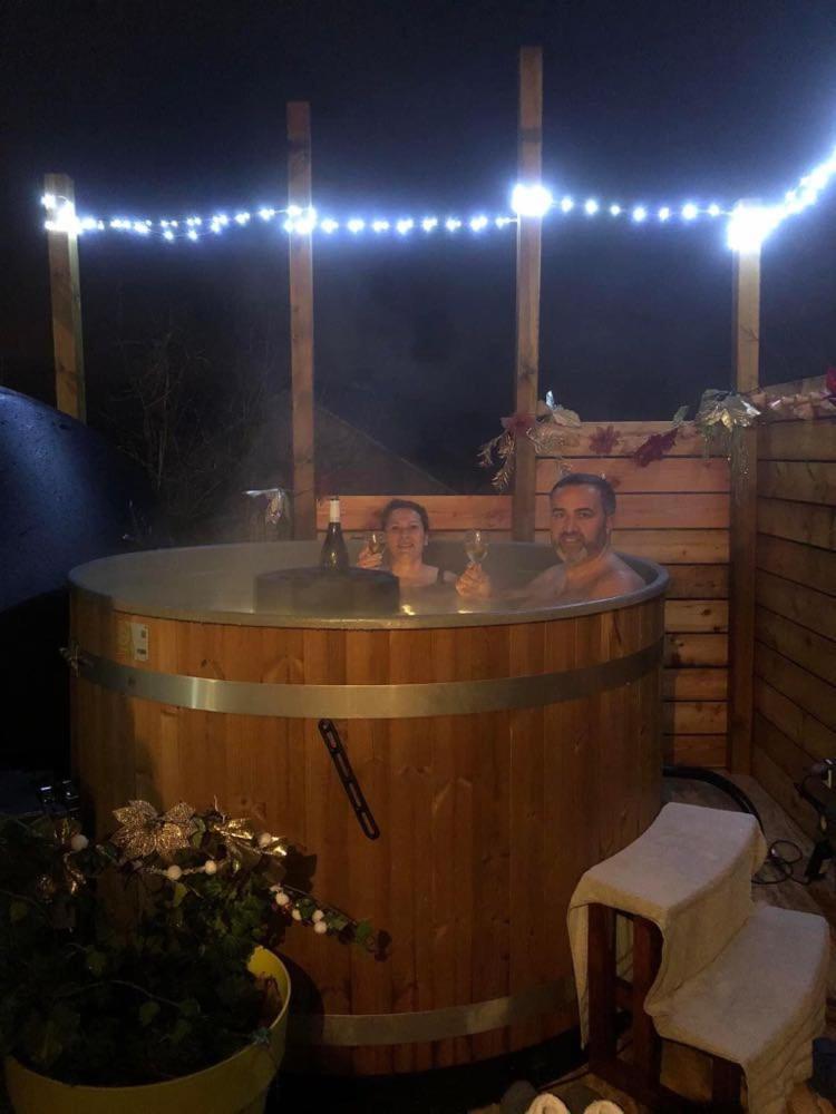 A La Marc'Quize Chambres D'Hotes, Petit Dejeuner Compris, Avec Piscine A Debordement En Exterieur, Bain Nordique A 38 Degres En Prestation Supplement Sur Reservation Horaire Anticipee 1 Place De Parking Gratuite Sur Place Mouxy 외부 사진