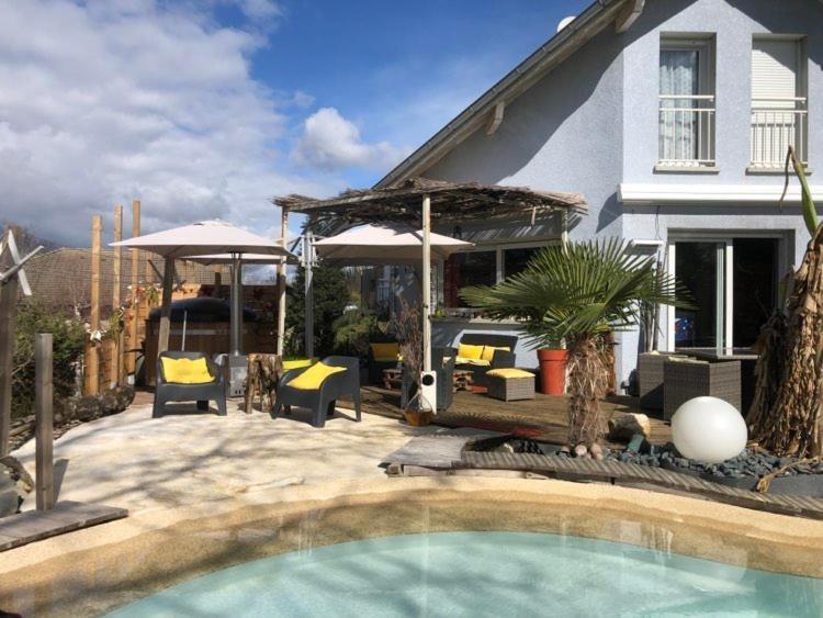 A La Marc'Quize Chambres D'Hotes, Petit Dejeuner Compris, Avec Piscine A Debordement En Exterieur, Bain Nordique A 38 Degres En Prestation Supplement Sur Reservation Horaire Anticipee 1 Place De Parking Gratuite Sur Place Mouxy 외부 사진