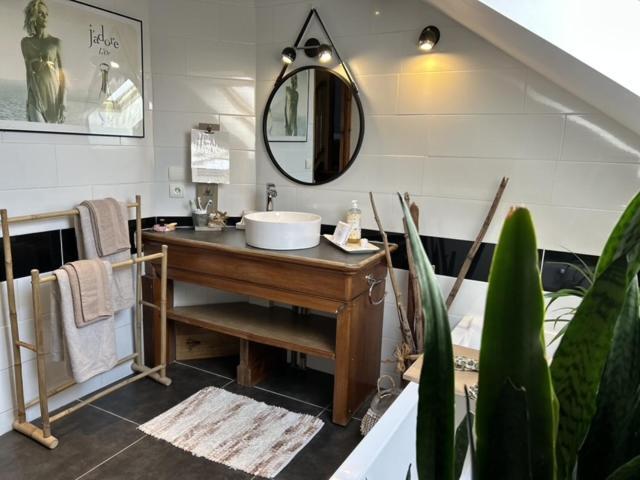 A La Marc'Quize Chambres D'Hotes, Petit Dejeuner Compris, Avec Piscine A Debordement En Exterieur, Bain Nordique A 38 Degres En Prestation Supplement Sur Reservation Horaire Anticipee 1 Place De Parking Gratuite Sur Place Mouxy 외부 사진