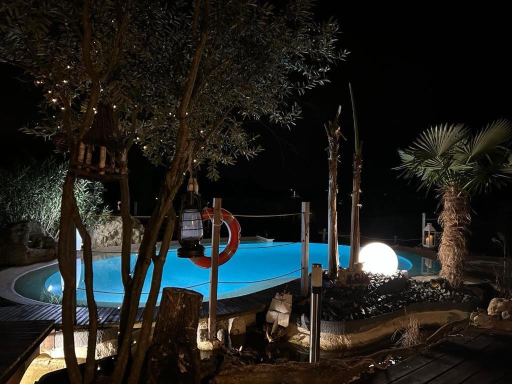 A La Marc'Quize Chambres D'Hotes, Petit Dejeuner Compris, Avec Piscine A Debordement En Exterieur, Bain Nordique A 38 Degres En Prestation Supplement Sur Reservation Horaire Anticipee 1 Place De Parking Gratuite Sur Place Mouxy 외부 사진