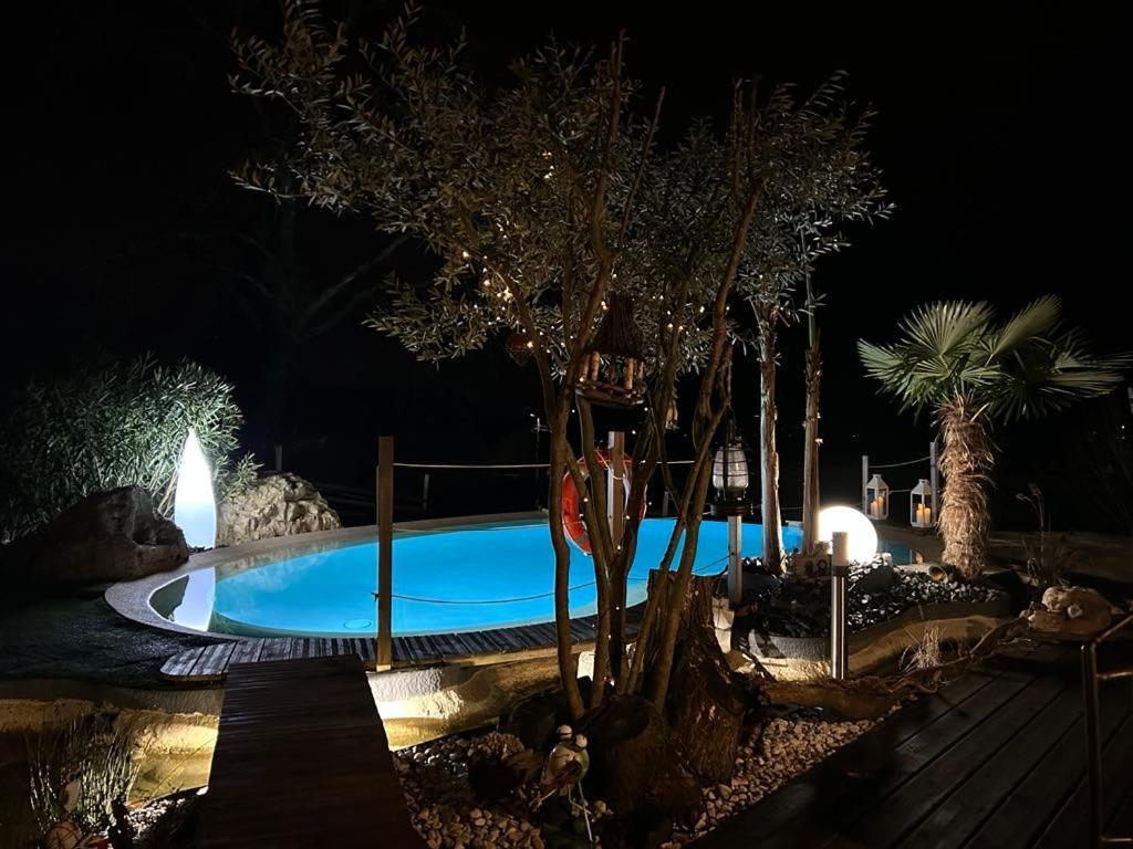 A La Marc'Quize Chambres D'Hotes, Petit Dejeuner Compris, Avec Piscine A Debordement En Exterieur, Bain Nordique A 38 Degres En Prestation Supplement Sur Reservation Horaire Anticipee 1 Place De Parking Gratuite Sur Place Mouxy 외부 사진